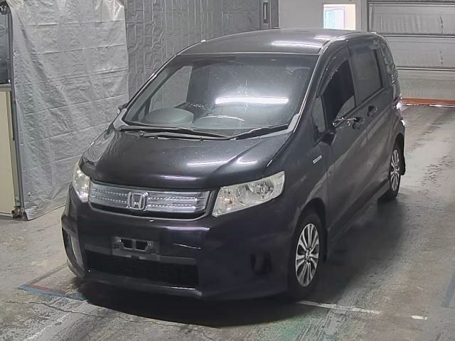 868 Honda Freed spike GP3 2012 г. (HERO)